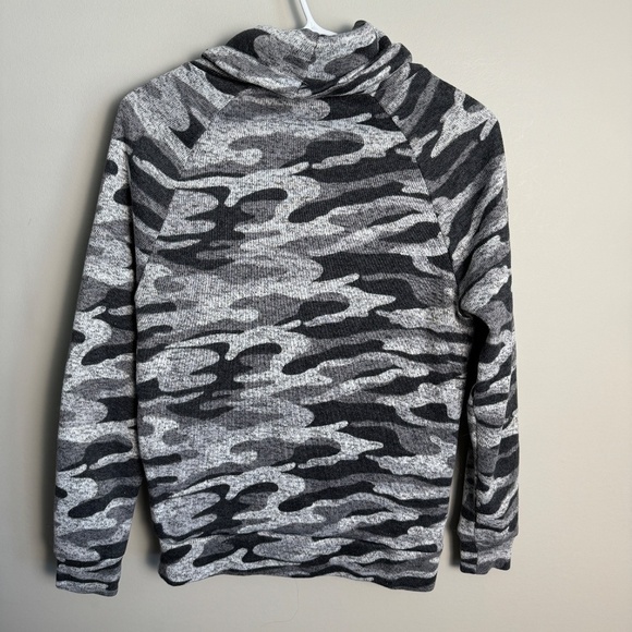 Derek Heart Women's Gray Camo Long Sleeve Turtleneck Knit Pullover Size Small - Picture 6 of 13